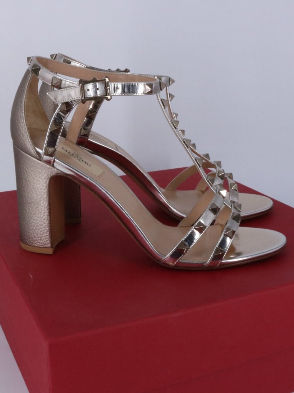 Valentino 40.5 Bronze Metallic Strappy Thick Heel Rockstud Sandals Heels D388